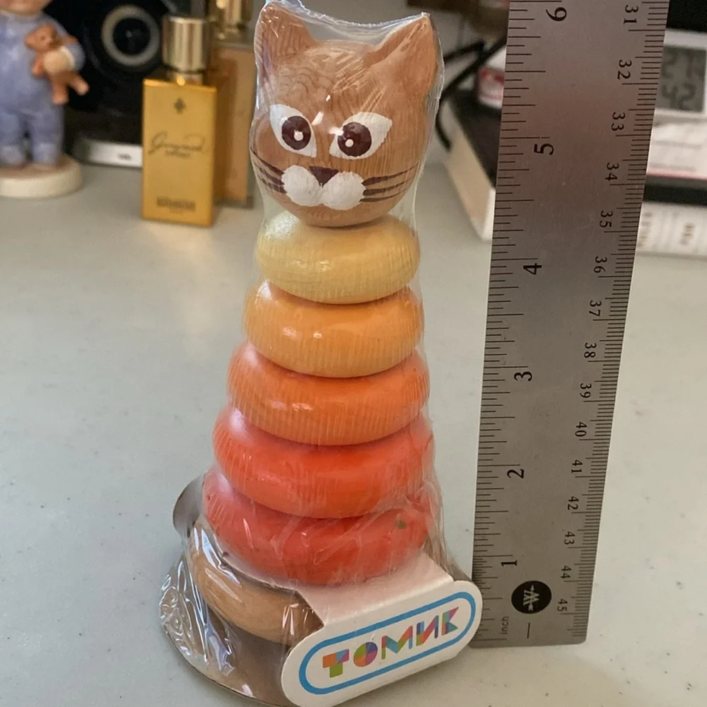Tomik wooden stacker